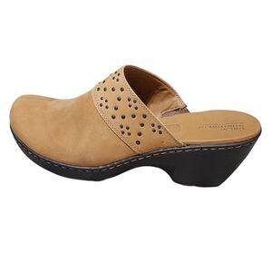 Great Northwest Shoes Carlyle Size 11 M Camel Tan Studded Heeled Mule